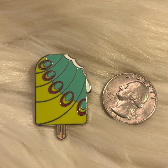 Disney Heimlich Popsicle A Bug's Life Caterpillar Pin Trading Pin - Picture 2 of 4